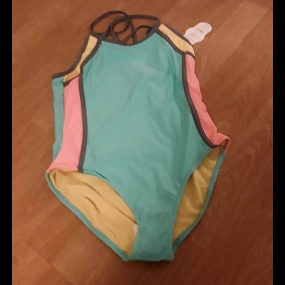 One pice bathing suit with shorts